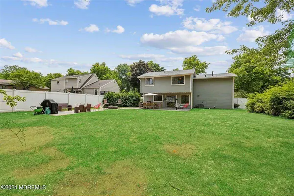 10 Hillside Road, Manalapan, NJ 07726