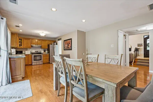 10 Hillside Road, Manalapan, NJ 07726