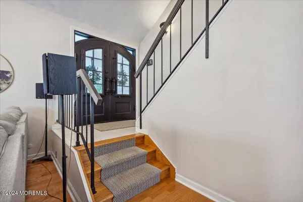 10 Hillside Road, Manalapan, NJ 07726