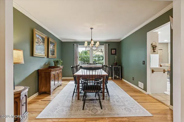 19 Meadowbrook Lane, Freehold, NJ 07728