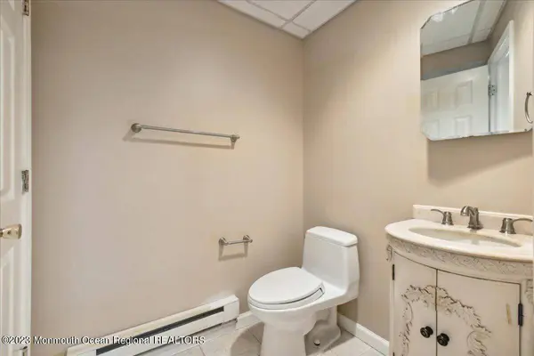 4 Beaver Hill Road, Morganville, NJ 07751