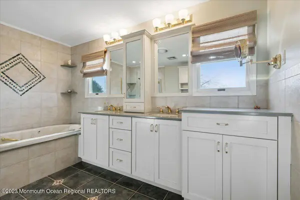 3 Wildwood Way, Freehold, NJ 07728