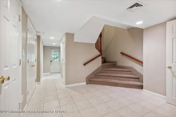 4 Beaver Hill Road, Morganville, NJ 07751
