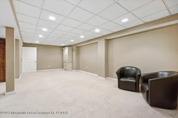 4 Beaver Hill Road, Morganville, NJ 07751