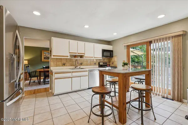 19 Meadowbrook Lane, Freehold, NJ 07728