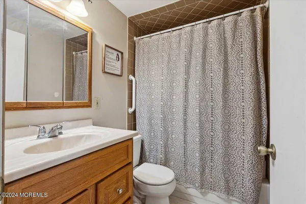 10 Hillside Road, Manalapan, NJ 07726