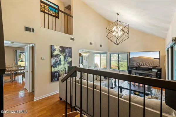 10 Hillside Road, Manalapan, NJ 07726