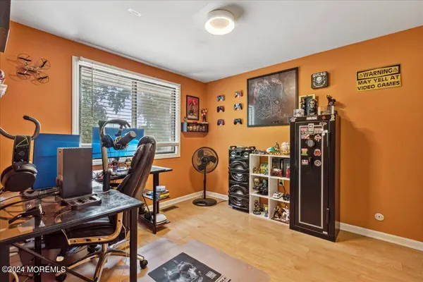 10 Hillside Road, Manalapan, NJ 07726