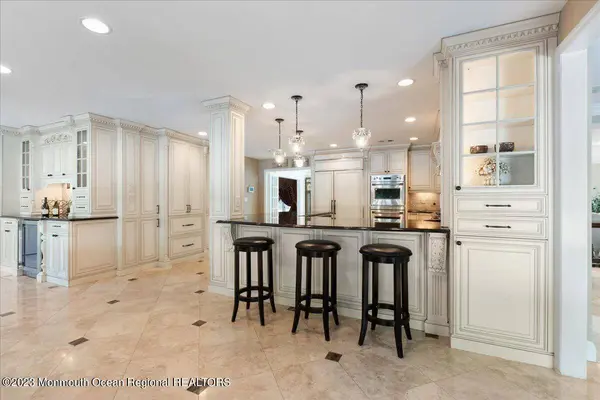 4 Beaver Hill Road, Morganville, NJ 07751