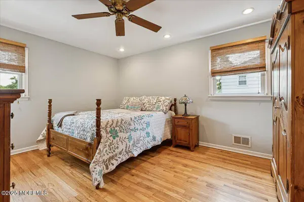 19 Meadowbrook Lane, Freehold, NJ 07728