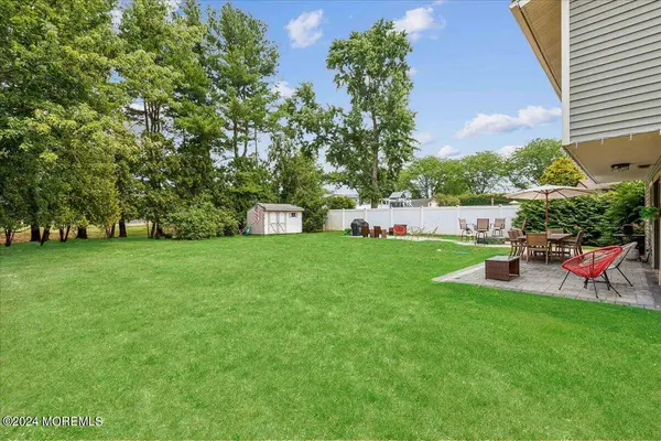 10 Hillside Road, Manalapan, NJ 07726