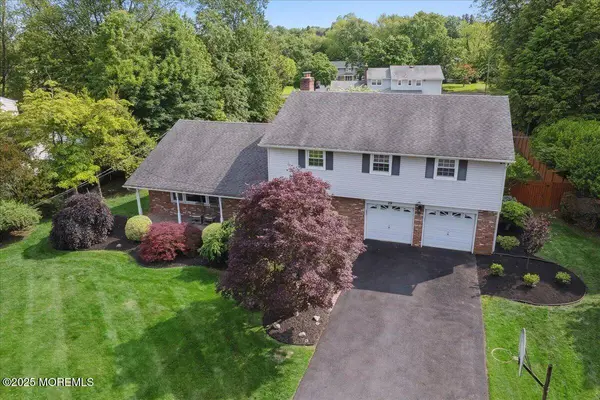 19 Meadowbrook Lane, Freehold, NJ 07728