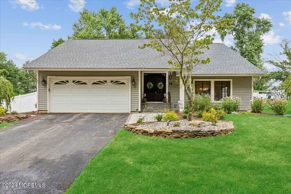 10 Hillside Road, Manalapan, NJ 07726