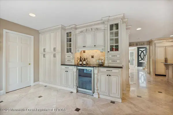 4 Beaver Hill Road, Morganville, NJ 07751