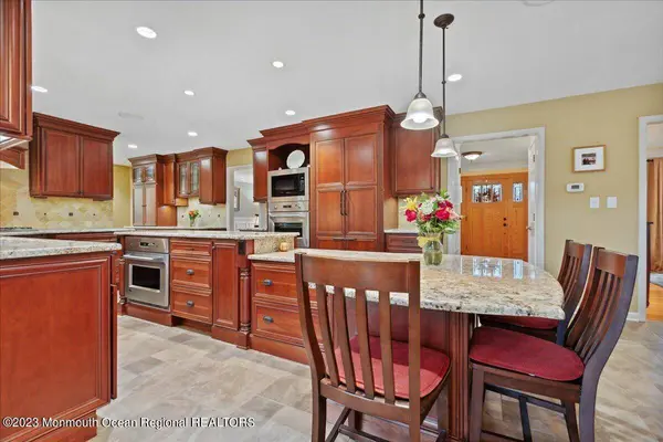 3 Wildwood Way, Freehold, NJ 07728