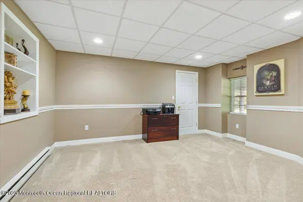 4 Beaver Hill Road, Morganville, NJ 07751