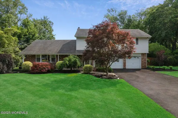 19 Meadowbrook Lane, Freehold, NJ 07728