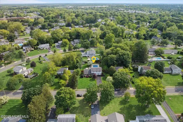 19 Meadowbrook Lane, Freehold, NJ 07728