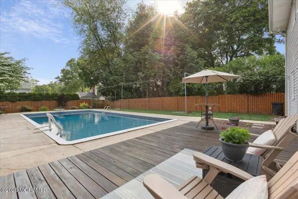 19 Meadowbrook Lane, Freehold, NJ 07728