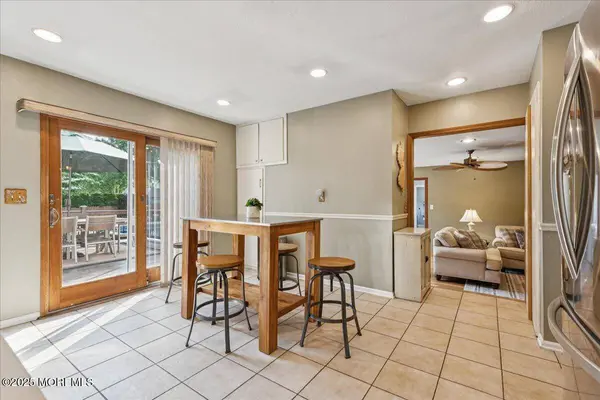 19 Meadowbrook Lane, Freehold, NJ 07728