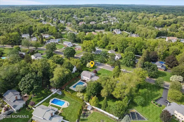 19 Meadowbrook Lane, Freehold, NJ 07728