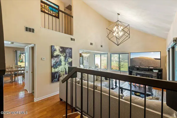 10 Hillside Road, Manalapan, NJ 07726