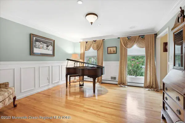 3 Wildwood Way, Freehold, NJ 07728