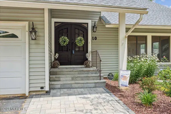 10 Hillside Road, Manalapan, NJ 07726