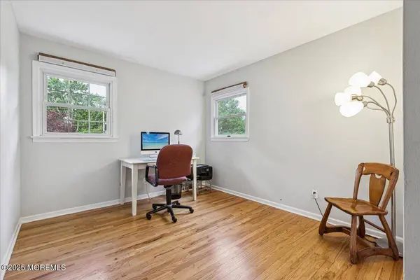 19 Meadowbrook Lane, Freehold, NJ 07728