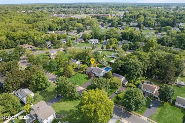 19 Meadowbrook Lane, Freehold, NJ 07728