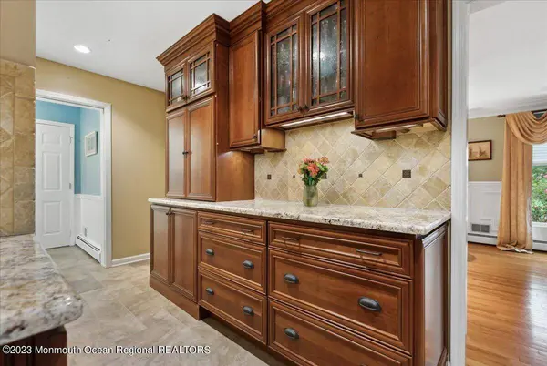 3 Wildwood Way, Freehold, NJ 07728