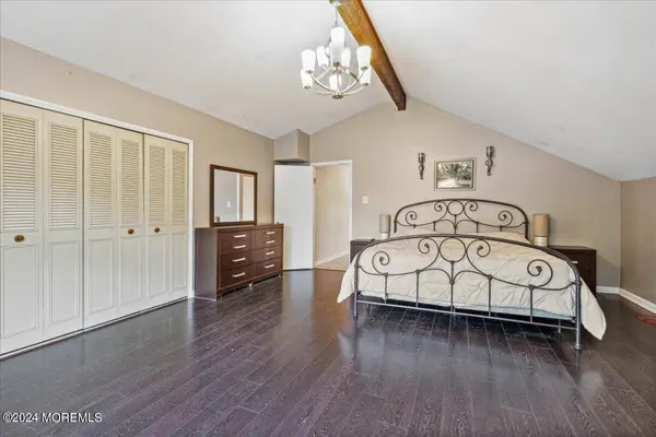 10 Hillside Road, Manalapan, NJ 07726