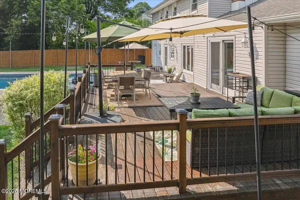 19 Meadowbrook Lane, Freehold, NJ 07728