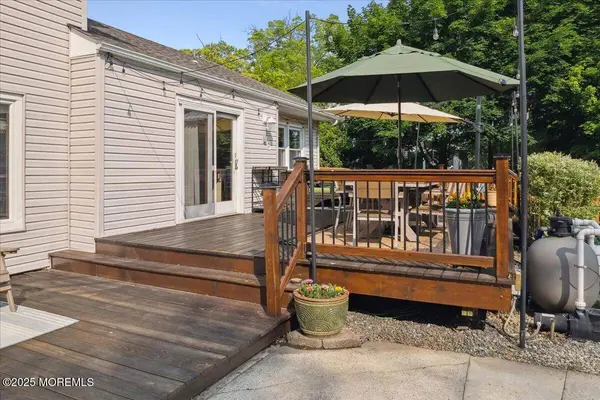 19 Meadowbrook Lane, Freehold, NJ 07728