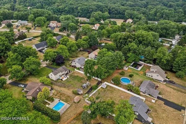 10 Hillside Road, Manalapan, NJ 07726