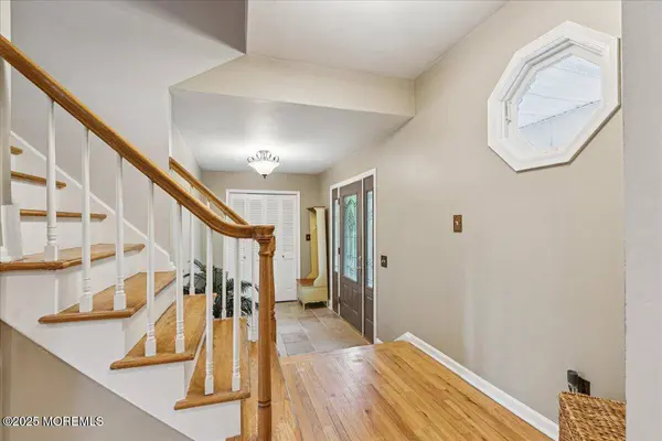 19 Meadowbrook Lane, Freehold, NJ 07728