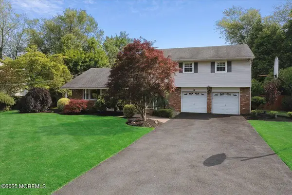19 Meadowbrook Lane, Freehold, NJ 07728