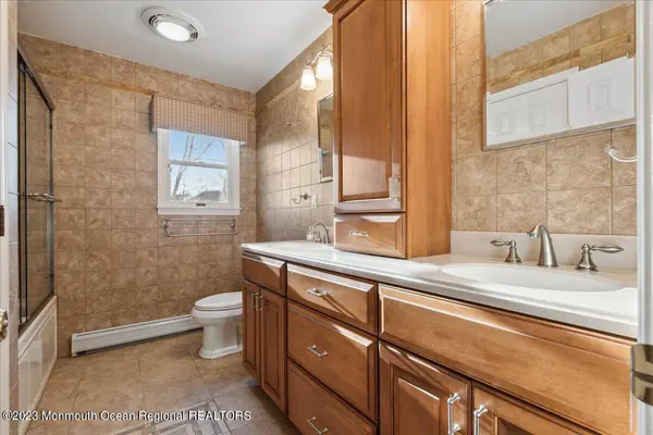 3 Wildwood Way, Freehold, NJ 07728