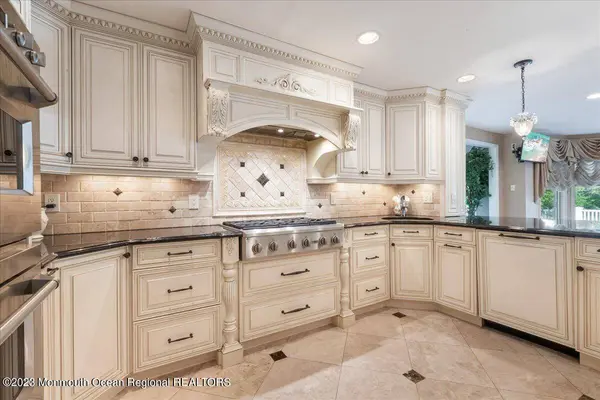 4 Beaver Hill Road, Morganville, NJ 07751