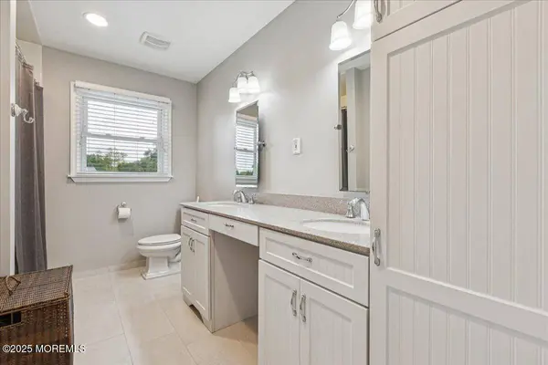 19 Meadowbrook Lane, Freehold, NJ 07728