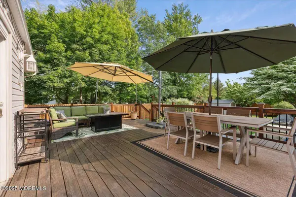 19 Meadowbrook Lane, Freehold, NJ 07728