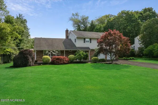 19 Meadowbrook Lane, Freehold, NJ 07728