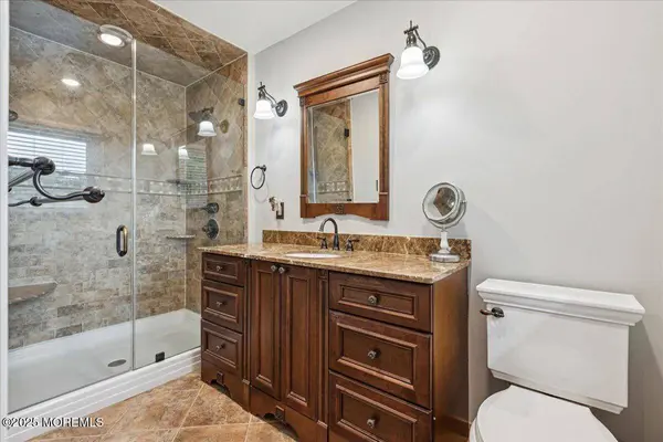 19 Meadowbrook Lane, Freehold, NJ 07728