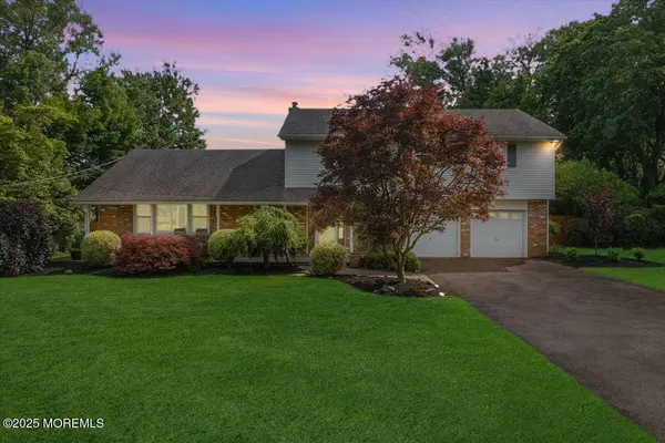 19 Meadowbrook Lane, Freehold, NJ 07728