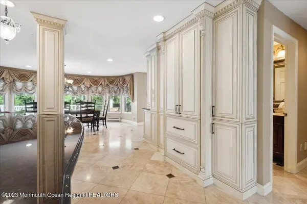4 Beaver Hill Road, Morganville, NJ 07751