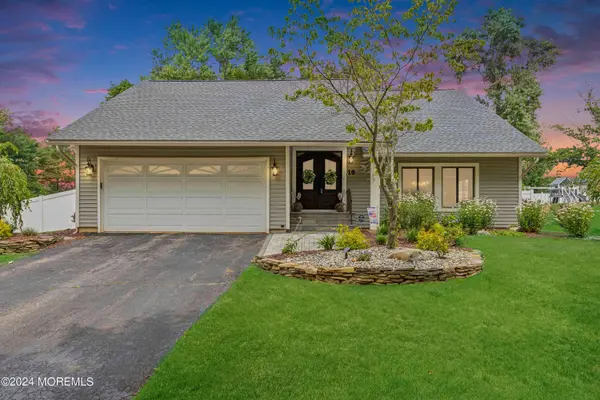 10 Hillside Road, Manalapan, NJ 07726
