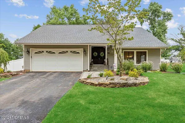 10 Hillside Road, Manalapan, NJ 07726