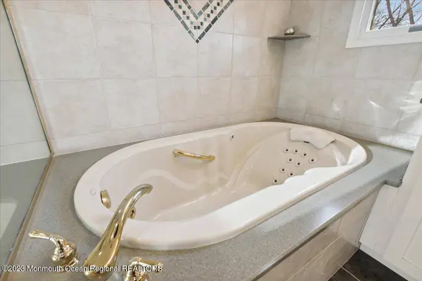 3 Wildwood Way, Freehold, NJ 07728