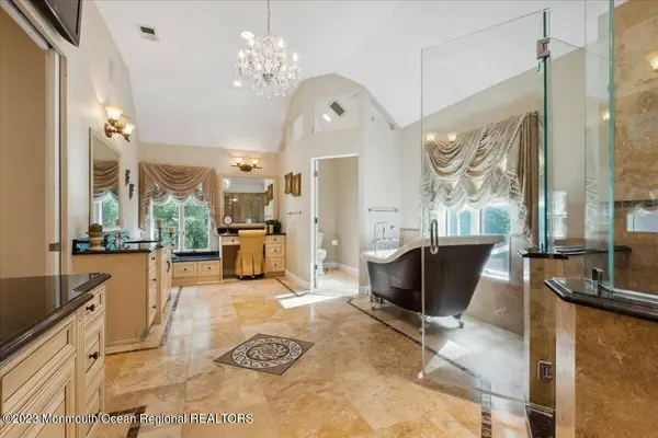 4 Beaver Hill Road, Morganville, NJ 07751
