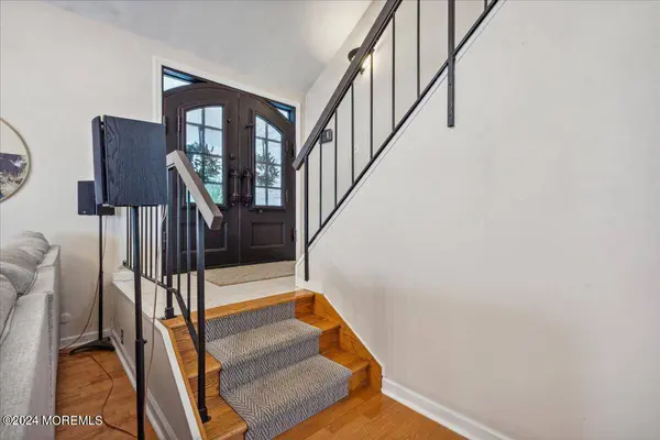 10 Hillside Road, Manalapan, NJ 07726